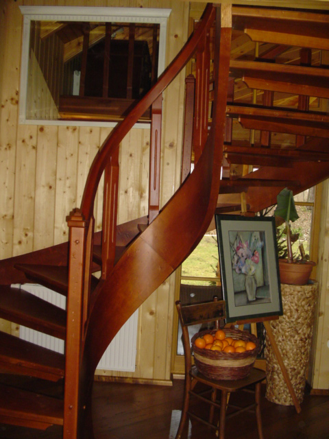 Zavite lesene stopnice