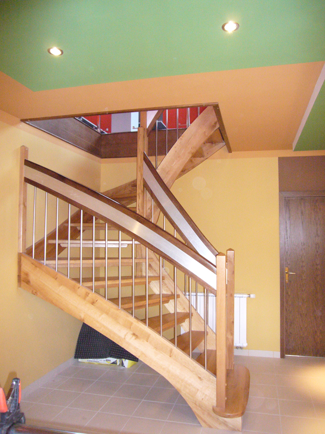 Lesene stopnice z modernim oprijemom