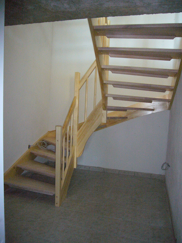 Zavite lesene stopnice